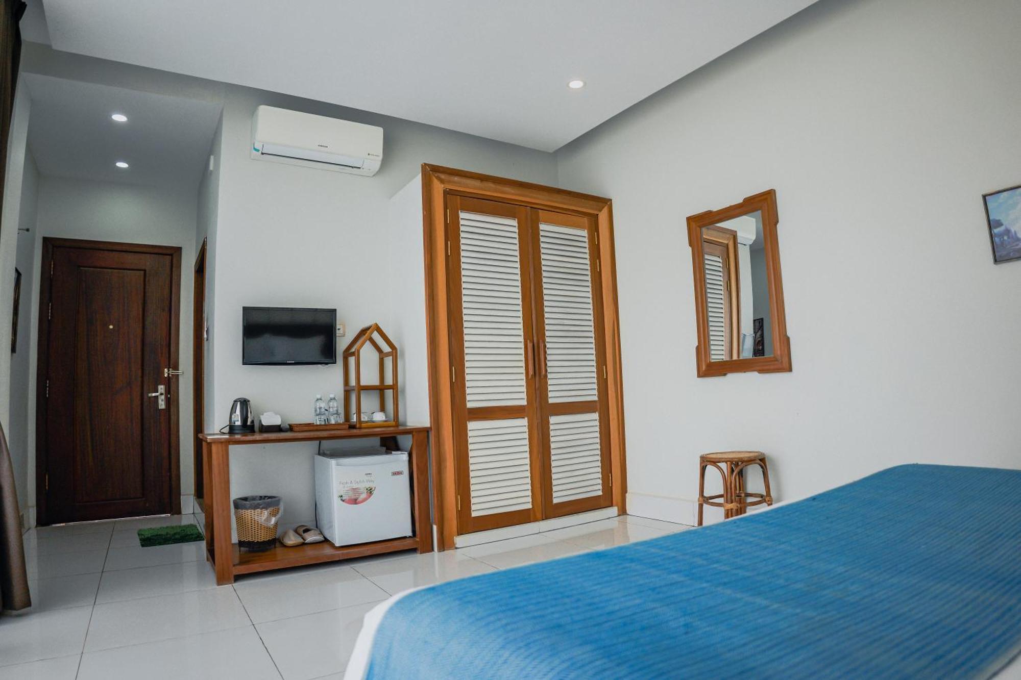 Hotel Montagne Regency Kampot Exterior foto